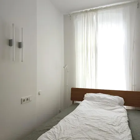 Apartment Nook X Salon - Gallery-apartment In Friedrichshain *