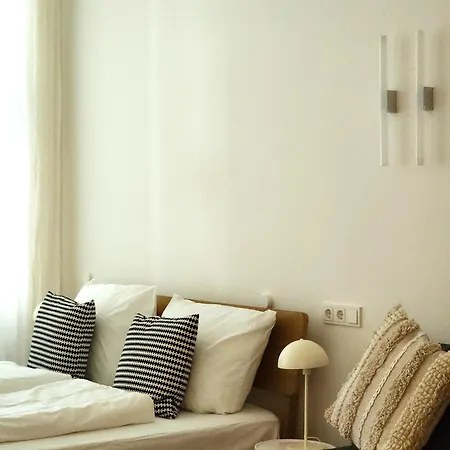 Nook X Salon - Gallery-apartment In Friedrichshain Apartment