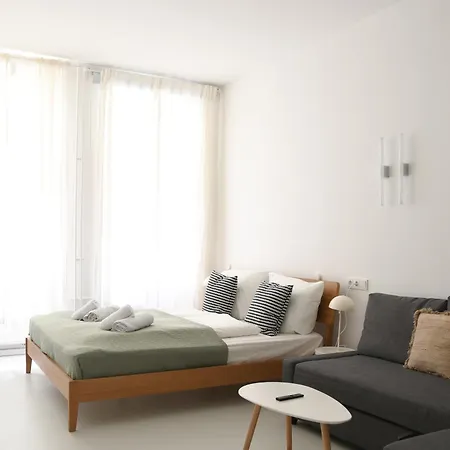 Nook X Salon - Gallery-apartment In Friedrichshain Apartment